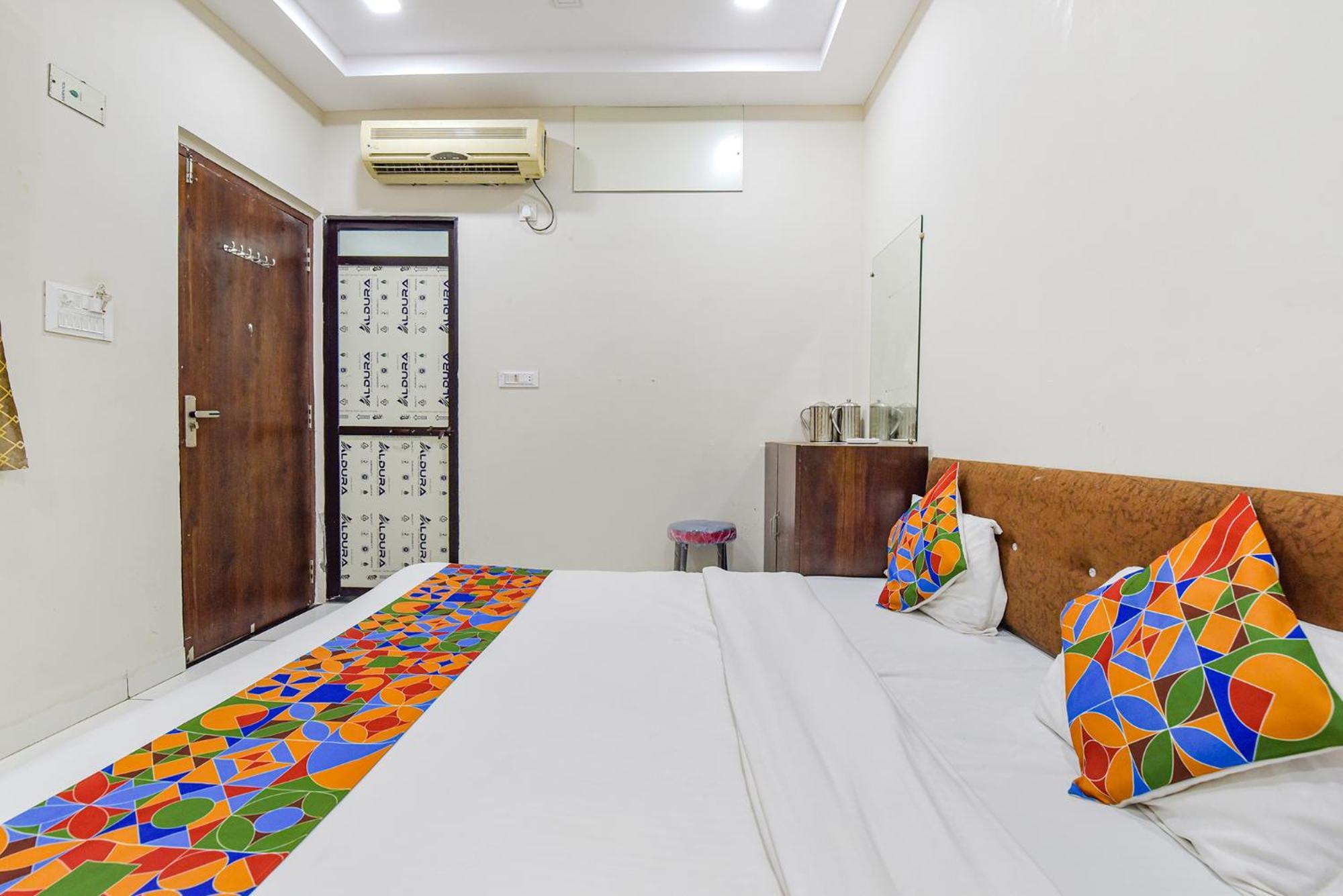 Fabexpress Devani Palace Ujjain Luaran gambar