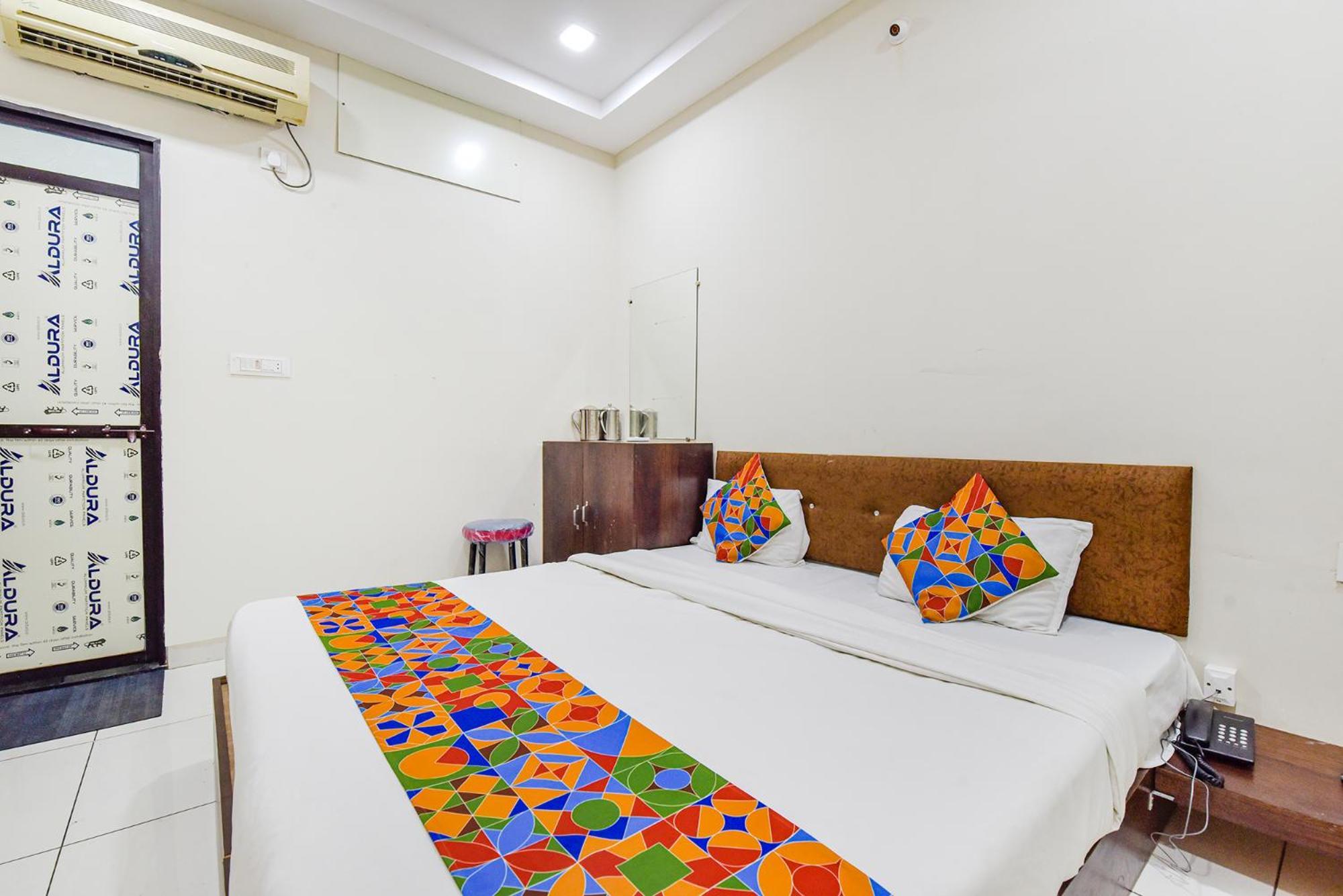 Fabexpress Devani Palace Ujjain Luaran gambar