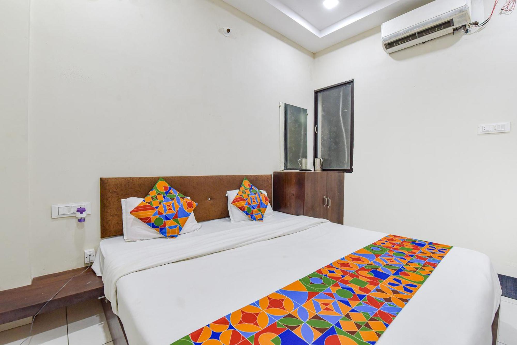 Fabexpress Devani Palace Ujjain Luaran gambar